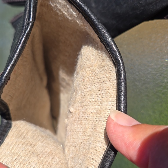 Men's Black Leather Gloves - Picture 5 of 5